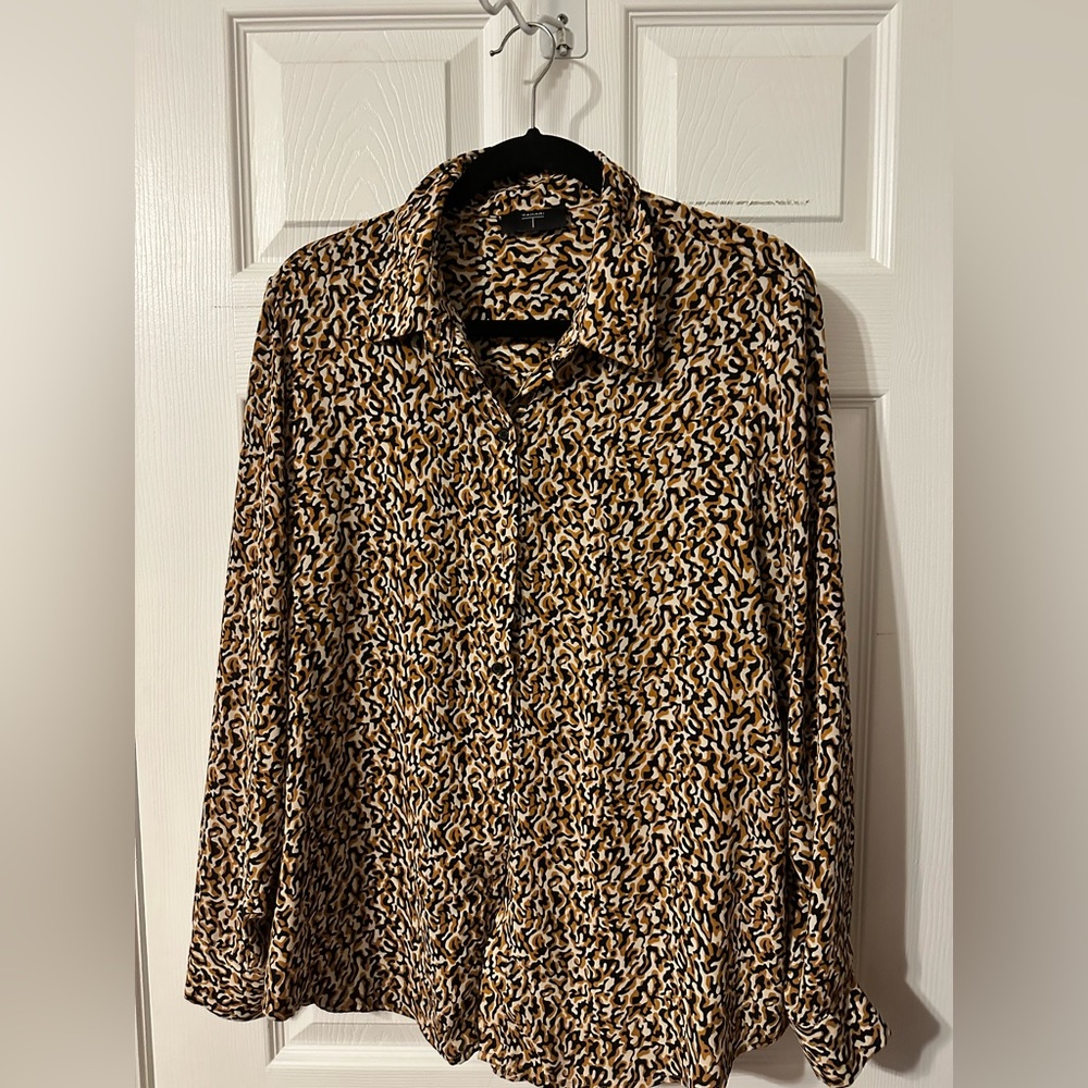 Tahari Blouse, Like New, Casual or Dress Up.